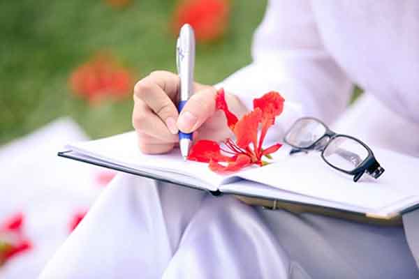 Ghét bạn cùng bàn, xin chuyển chỗ ngồi mới biết bạn bị bạo hành